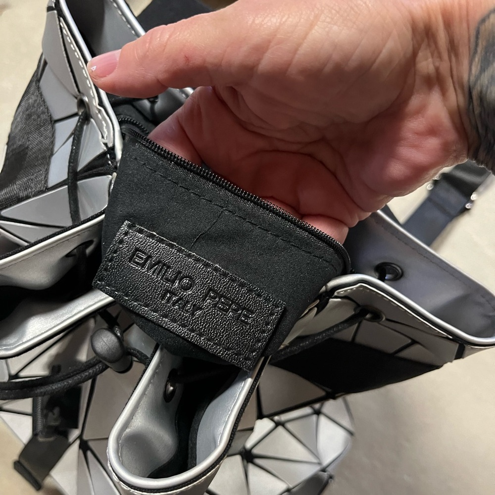 Silver Metallic Back back. - Picture 3 of 3